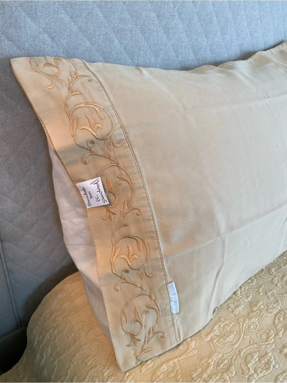 Matelasse’ /Damask Vtg Golden blond 100% cotton Portugal